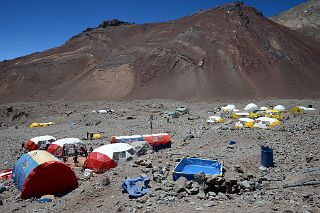 03 Aconcagua Plaza Argentina Base Camp 4200m In Warm 15C Daytime Weather With Cerro Colorado.jpg